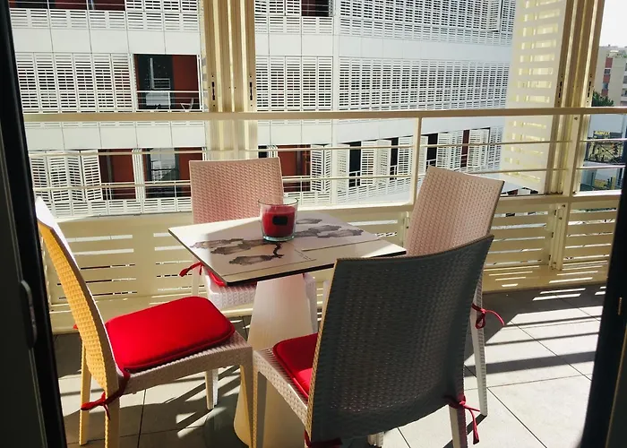Vacances A Nice Terrasse Ensoleillee & Parking A La Gare Du Sud